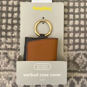 ✨Please bundle!! NWT. heyday earbuds case cover​